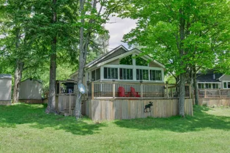 Muskoka Cottage Minutes From Bala