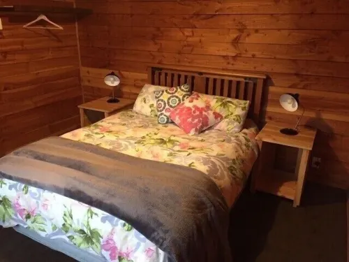 Nestled in the beautiful New Zealand bush a classic Kiwi bach. Hotels in Granity