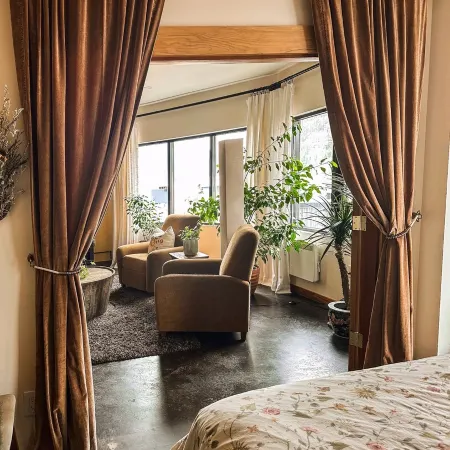 Walk everywhere from Railtown Suite! + spacious, beautiful, & comfortable.