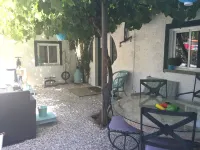 2 BDR APARTMENT 10 MINUTES WALK FROM THE BEACH