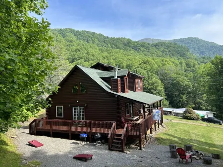 Your Smokey Mountain Hideaway Awaits!