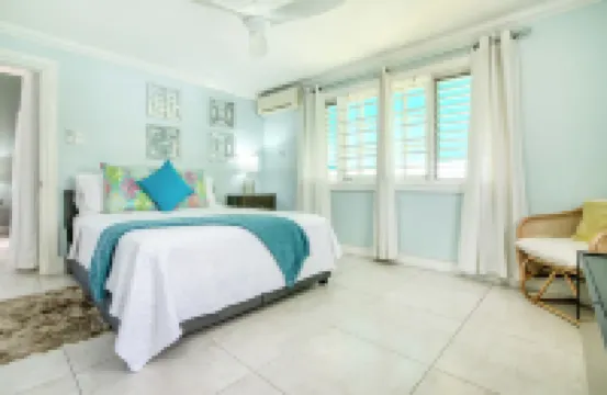 Paradise on the Waterfront! Hotels in 