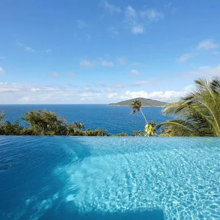 A Large, Modern Villa With Infinity Pool, Spa & Expansive Outdoor Living Space.
