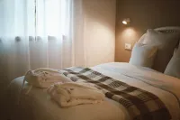 Country house by the river, with pool and total privacy 비아나도카스텔로 호텔