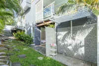 Villa Leynita Bay, 5 bedrooms, sleeps 12 on the beach of Diamant Martinique 住宿飯店