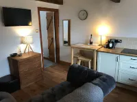 Traditional Lakeland Hideaway Cottage for two, close to the Lakes and Dales Hotels in Milnthorpe