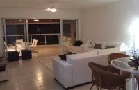 Beautiful Apt - 3 Bed + 1Empr 20 meters from the Beach