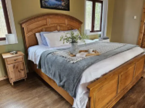 Nature lover’s retreat in the forest. Near hiking, skiing, swimming, etc