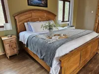 Nature lover’s retreat in the forest. Near hiking, skiing, swimming, etc