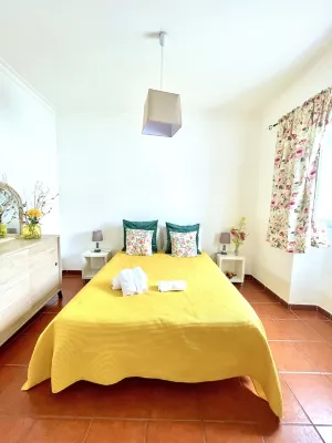 Typical Alentejo house in the historic town of Portel Hotel a 