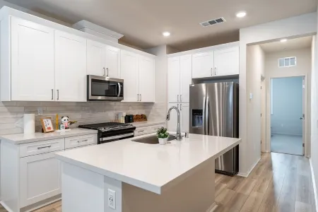 Brand New 3b3b Condo in the heart of West Covina Отели рядом с достопримечательностью «Библиотека Уэст-Ковина»