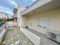 Newly renovated 3 bedroom home with easy parking in volos