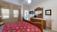1st Floor 3 BR Ocean View condo sleeps 6. Walking distance to shops/restaurants!