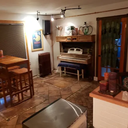 Funky musical cottage near Lake Michigan PET Friendly!!!