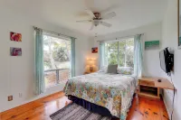 Breezy Kailua-kona Bungalow w/ Lanai & Ocean View!