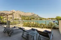 Luxury apartment with jacuzzi in the city center Hoteles en Omiš