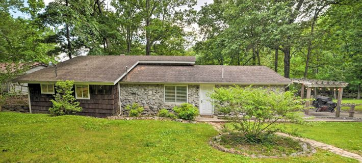 'Pelican Bay Retreat' on Lake Barkley w/ Kayaks! Hotels in Trigg County