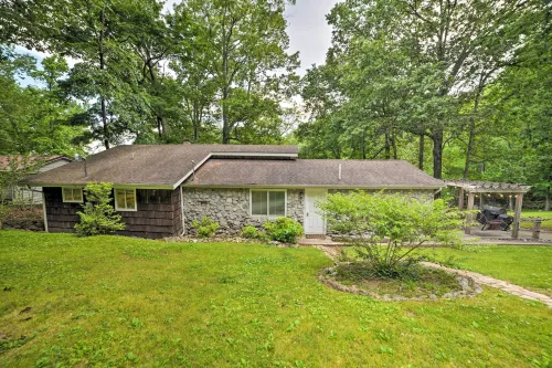 'Pelican Bay Retreat' on Lake Barkley w/ Kayaks! - parking