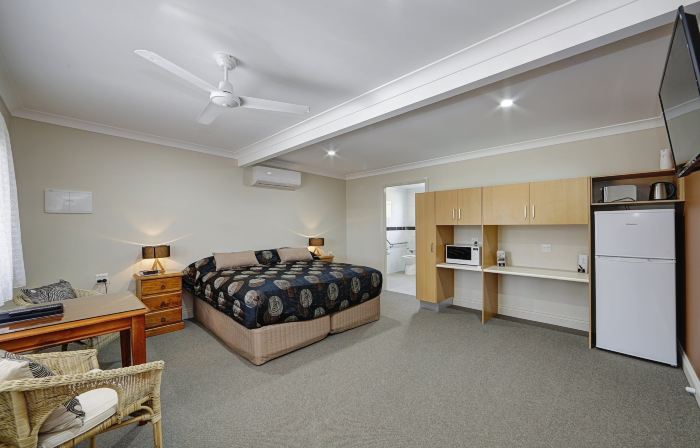 Moore Park Beach Inn