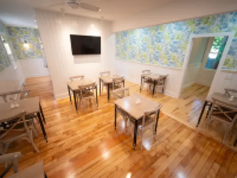 Town & Tide Inn Hotels in Newport