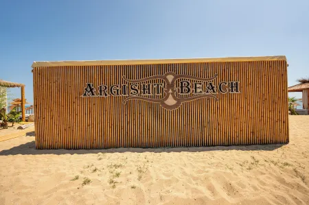 Aqua View Spa Boutique Hotel Отели рядом с достопримечательностью «Приморский парк»