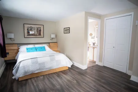 Auberge de Mon Petit Chum B&B Отели в г. Ле Коллин-де-л'Утауе