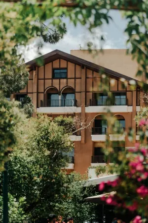 Printania Palace Hotel Отели рядом с достопримечательностью «Embassy of Canada»