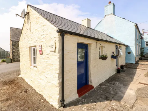 Ffynnon Tom Hotels in Brawdy