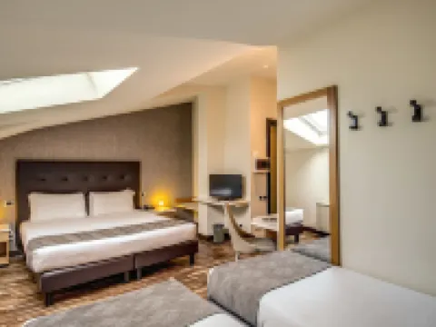 Albergo Firenze Hotels near Civico Museo Archeologico Paolo Giovio