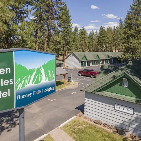 Green Gables Motel & Suites