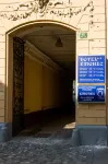 إيمونيك هوتل - موقف سيارات
