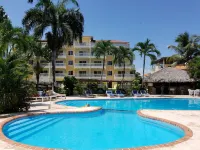 Las Palmeras Riki R - مسبح خاص
