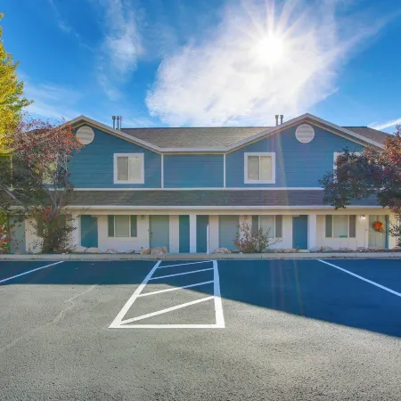 Spacious Garden City Townhome w/ Lake Views!