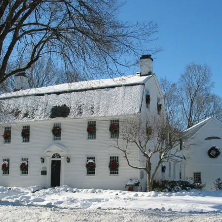The Connecticut River Valley Inn Hartford South/Glastonbury Отели рядом с достопримечательностью «Тринити-колледж»