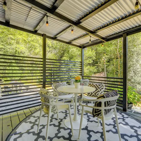 Blue Ridge Mountain Tiny Home: Escape to Nature!
