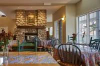 Lady MacDonald Country Inn - breakfast