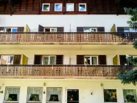 Hotel Pension Schweitzer Hotels in Silandro