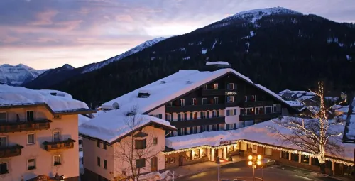Hotel Savoia Dal 1924 Hôtels à : San Martino di Castrozza