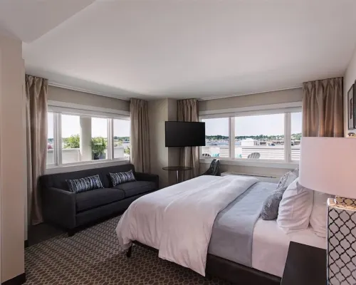 Fathoms Hotel & Marina Hotels in North Hempstead