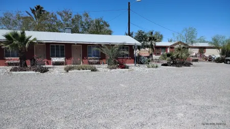 Coppersands Motel & RV Inc Отели рядом с достопримечательностью «New Cornelia Open Pit Mining Lookout»