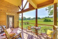 Secluded and Peaceful Tree Top Cabin with Loft Hotels in Lake Hamilton