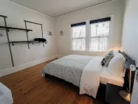 2336A- Upper 3B2B Unit w/ Laundry near UC Berkeley Hotels in Berkeley