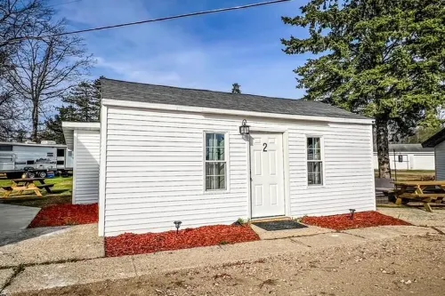 Tiny Excursion Cabin 2 - Ontario Outpost