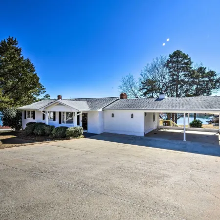 Stunning Seneca Home w/ Lake Keowee Access!