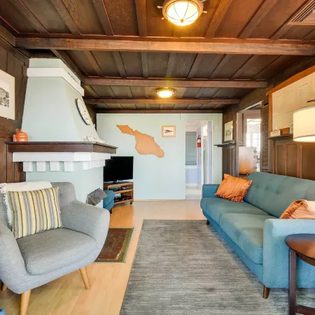 Walk to Beach: Catalina Gem w/ Deck!