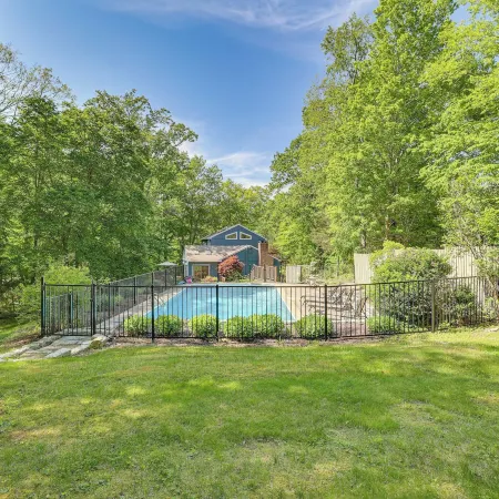 Private Pool! Getaway, 14 Mi to Hammonasset Beach