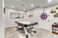 Renovated Logan Home w/ Pond & Fire Pit - Balkon