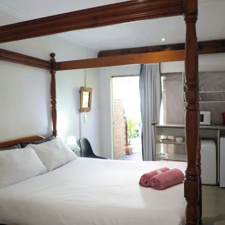 Golden Lantern Guest Lodge