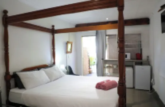 Golden Lantern Guest Lodge