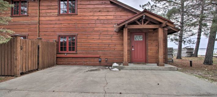 Pelican Lake Retreat w/ Fire Pit, Dock & Grill! Hotéis em Breezy Point